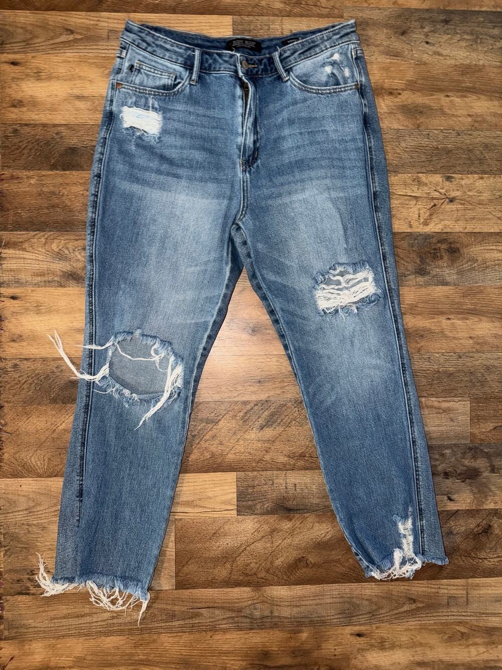 Judy blue women’s distressed straight blue jeans